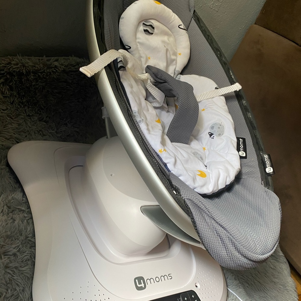 The 4moms® mamaRoo®4